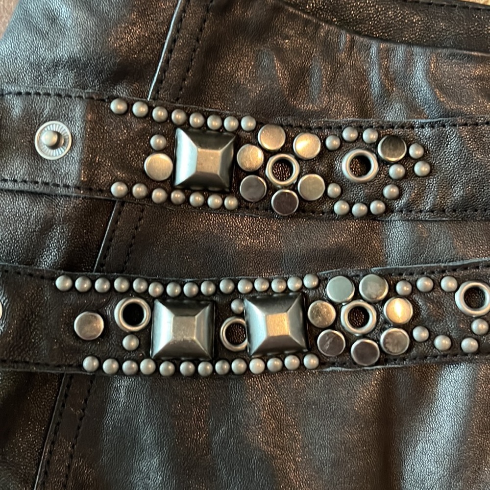 Designer Black cuir leather mini skirt zip front stud belt Nanette Lenore sz 6🔥 - Picture 3 of 13